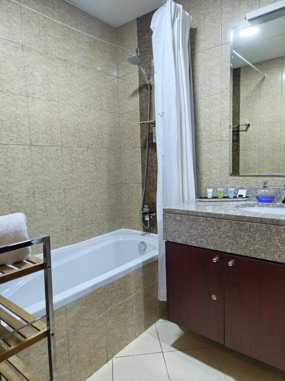 Studio In The Heart Of Sports City -Great View & Amenities! Дубай Екстериор снимка